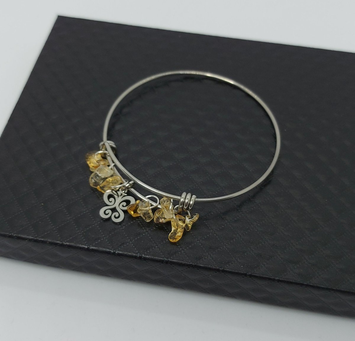 AlynsAttic's tweet image. 🐣. Offer Xtras! Adjustable Stainless Steel Bangle with Butterfly Charm &amp;amp; Citrines - dia 6.5cm for £5.0 #bangle #AdjustableBangle