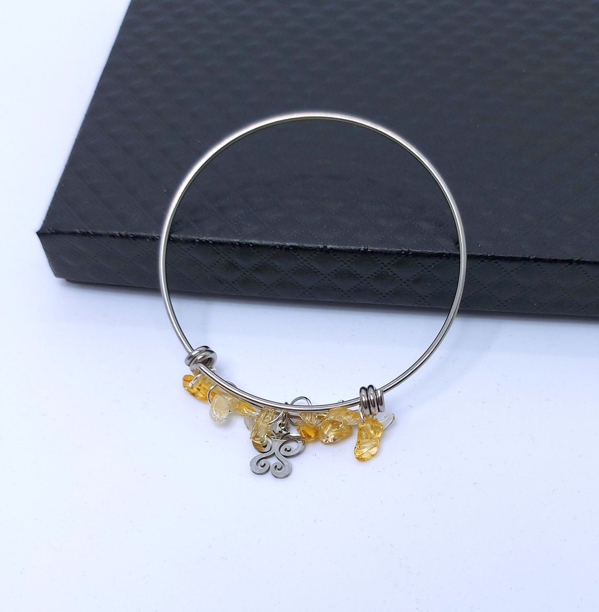 AlynsAttic's tweet image. 🐣. Offer Xtras! Adjustable Stainless Steel Bangle with Butterfly Charm &amp;amp; Citrines - dia 6.5cm for £5.0 #bangle #AdjustableBangle