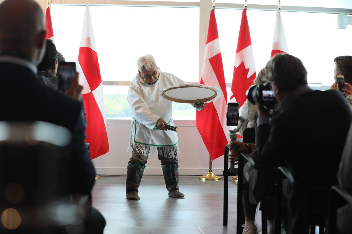 melaniejoly's tweet photo. Canada and Denmark are officially neighbours.

@JeppeKofod &amp; I signed an agreement to end the dispute over Hans Island, creating a clear border. We will continue to work with Arctic partners on fighting climate change, defending sovereignty and advancing reconciliation. https://t.co/YZmhnVhoZU