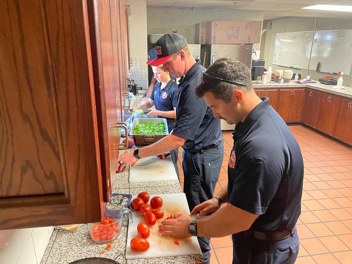 OKCFD's tweet photo. Dinner is smelling great at Fire Station 25! 🤤 #firehousechef #dinnerwithfriends https://t.co/ft9KaTYJyD
