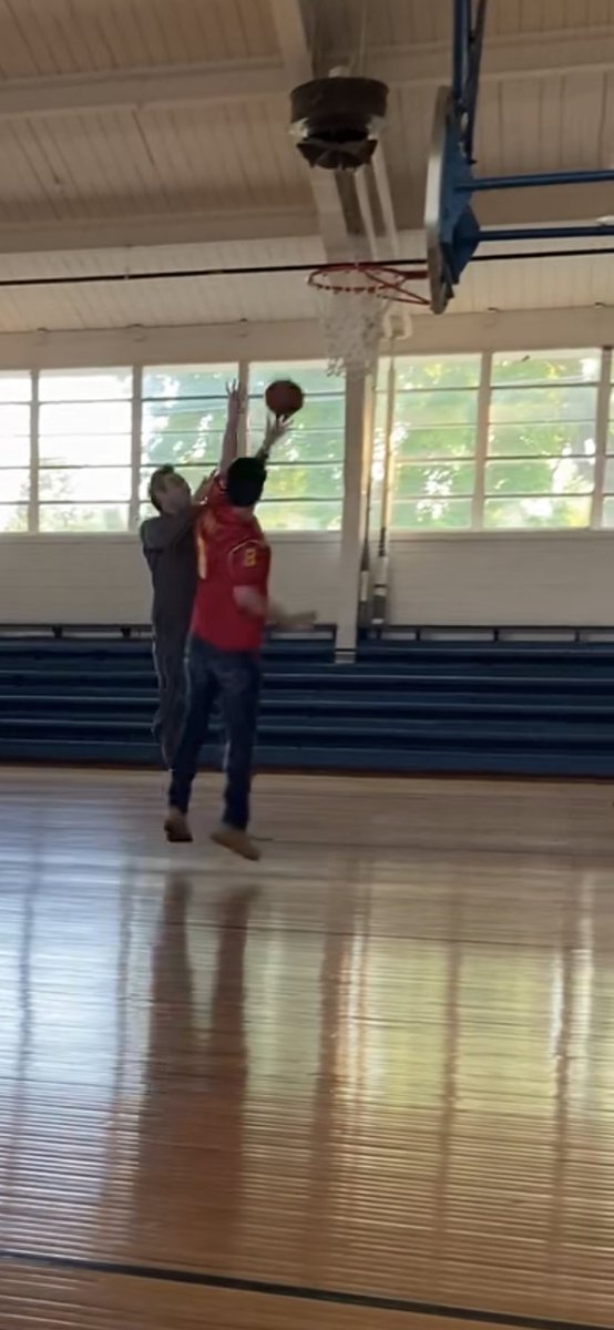 RockyF150's tweet photo. Sometime by helping out you get to experience things you never thought possible. Like play basketball with @michaelrosenbum and Tom Welling #smallvillenights #metropolissupermancelebration #smallville #superman #lexluthor #clarkkent https://t.co/YZofcYmfnM