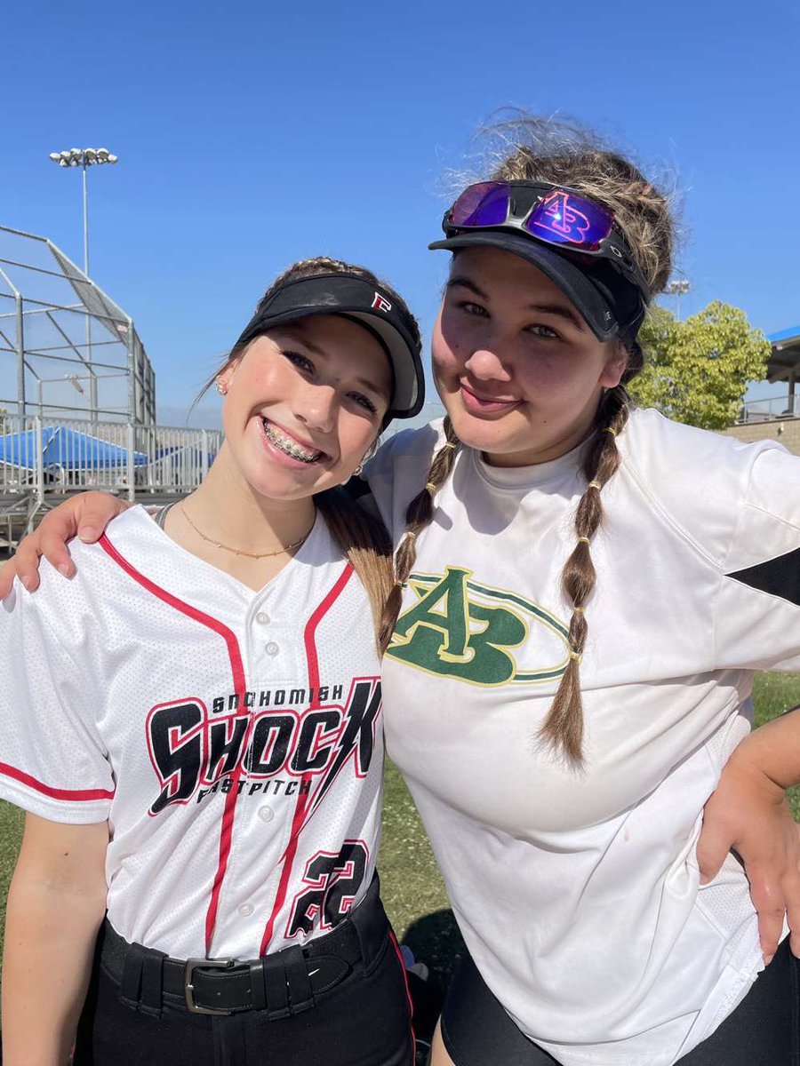 HannahDill22's tweet photo. Love seeing life long best friends at tournaments! Both had great weekends! #softball #oldteammate #bestfriends https://t.co/enikfPgddy