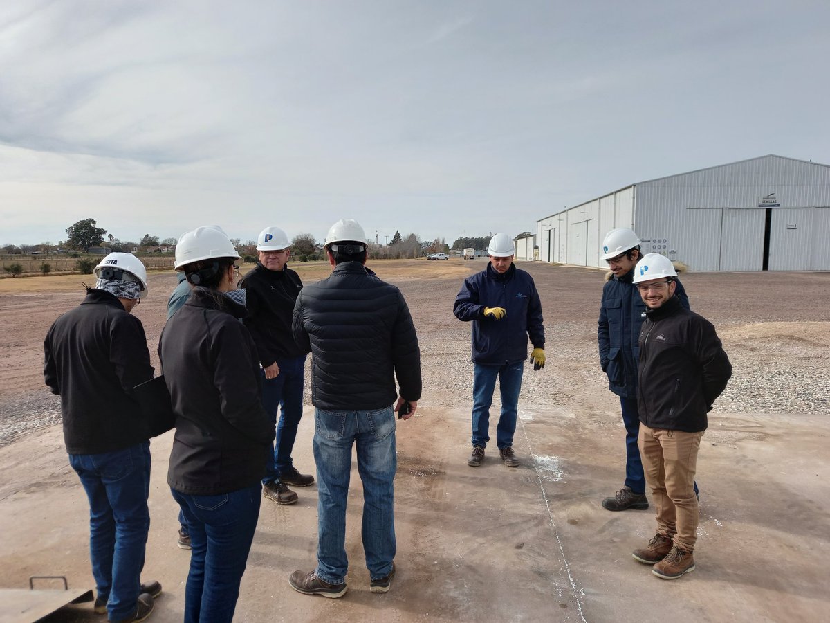 RodrigoFalcone5's tweet photo. Hoy, junto a Fer Albarracin y parte del equipo de terminales norte de @ProfertilAgro, visitamos a @OrtegaHermanos. Gran intercambio de información de ambos lados para lograr ser más eficientes y contribuir al #cuidadodelmedioambiente. Gracias @fernandorussook y @ActisElio https://t.co/ga4a9ilAgD
