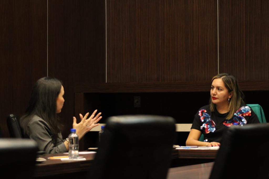 evelyn_osornio_'s tweet photo. 🌧️📝🤝 Seguimos con el trabajo en esta tarde lluviosa, me reuní con @dramariajoseb donde platicamos acciones y estrategias legislativas, con el esfuerzo en conjunto conseguiremos mejores resultados.

#EvelynContigo https://t.co/xMpJP9GXwP