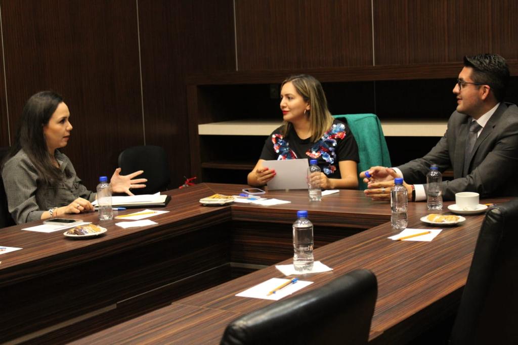 evelyn_osornio_'s tweet photo. 🌧️📝🤝 Seguimos con el trabajo en esta tarde lluviosa, me reuní con @dramariajoseb donde platicamos acciones y estrategias legislativas, con el esfuerzo en conjunto conseguiremos mejores resultados.

#EvelynContigo https://t.co/xMpJP9GXwP