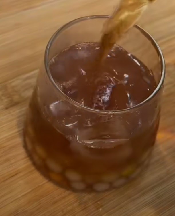 CharticsF's tweet photo. Comment faire ton propre Bibble Tea à la maison ?
❤👉🏼 https://t.co/vtT8gxIsxN 👈🏼💜
Ingrédients : 
1 sachet de thé à infuser (au choix)
Perle de tapioca 
Sirop pour cocktail (au choix)
Glaçons
#bubbletea #été #chaleur #vacances #fraîcheur #infusion https://t.co/oc3z9ilKv7