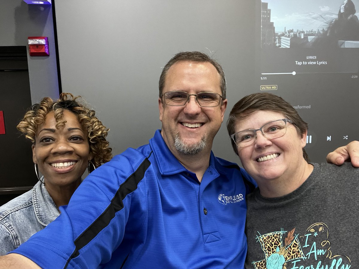 johnewoodward's tweet image. Enjoyed seeing two Travis Mustangs at TransformED today at @r12digin. They managed to grab a quick pic with keynote speaker @Techbradwaid.  @TravisTISD #R12transformED