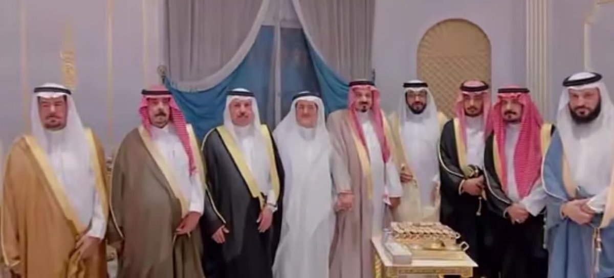 Otaibah_alhila's tweet image. اقام رجل الاعمال : 
مسلط بن حمود العبسي 
مادبة عشاء على شرف رجل العفو الشيخ : 
عقاب بن بندر بن ربيعان 
الذي عفى عن قاتل ابنه لوجه الله بدون مقابل بحضور عدد من المشايخ ورجال الاعمال ووجهاء المجتمع ..