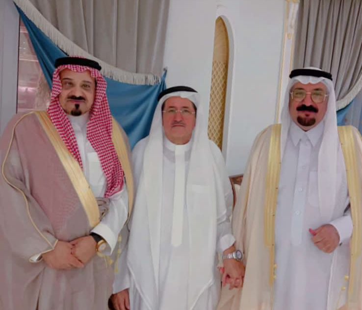 Otaibah_alhila's tweet image. اقام رجل الاعمال : 
مسلط بن حمود العبسي 
مادبة عشاء على شرف رجل العفو الشيخ : 
عقاب بن بندر بن ربيعان 
الذي عفى عن قاتل ابنه لوجه الله بدون مقابل بحضور عدد من المشايخ ورجال الاعمال ووجهاء المجتمع ..