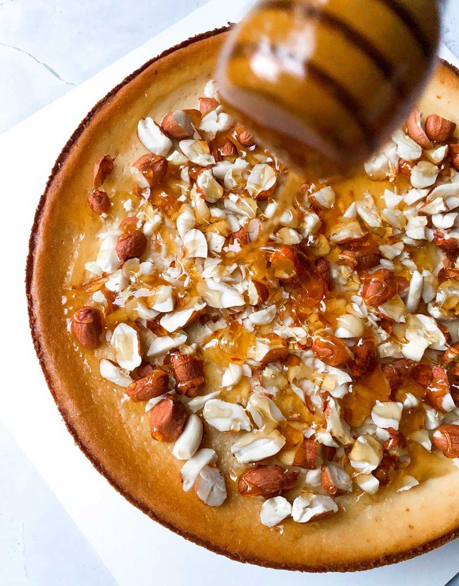 altobakery's tweet photo. 𝗔𝗟𝗧𝗢 𝗣𝗢𝗦𝗧𝗥𝗘 𝗽𝗮𝗿𝗮 𝗣𝗔𝗣𝗔́ 🤎
Cheesecake de 𝙈𝙞𝙚𝙡 𝙮 𝙈𝙖𝙣𝙞 o de 𝙌𝙪𝙚𝙨𝙤 𝙋𝙮 𝙮 𝘿𝙪𝙡𝙘𝙚 𝙙𝙚 𝙂𝙪𝙖𝙮𝙖𝙗𝙖?🤩 Reservá su preferido al https://t.co/1N6TYpm8EV https://t.co/RuH4iZnGAQ
