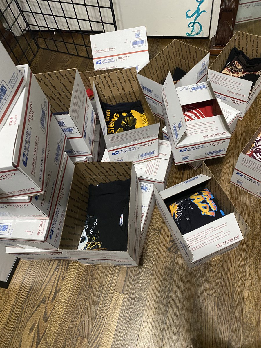 FlippinwithFlow's tweet image. Don’t forget to check out the mystery pack live on the Whatnot app. 7pm cst

whatnot.com/invite/rando