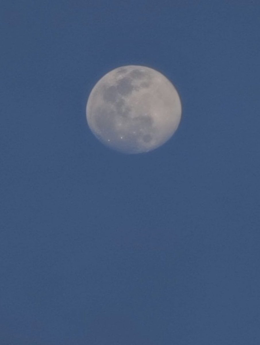 urfavscorpioh0e's tweet photo. sotto la stessa luna non si é mai troppo distanti https://t.co/sWbwF638A6