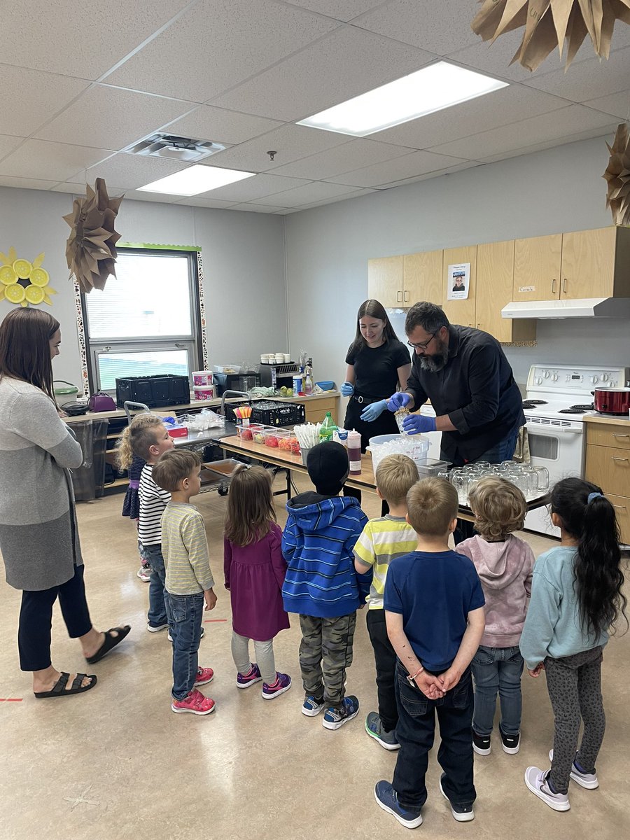 How lucky are we! 💕 Huge thank you to <a href="/cilantro_chive/">cilantro and chive</a> for welcoming us into their restaurant and for coming to us at school when it was way to rainy to walk over!! We all had a blast! 🍭 #Lacombe <a href="/EJSMSchool/">Ecole J S McCormick</a>