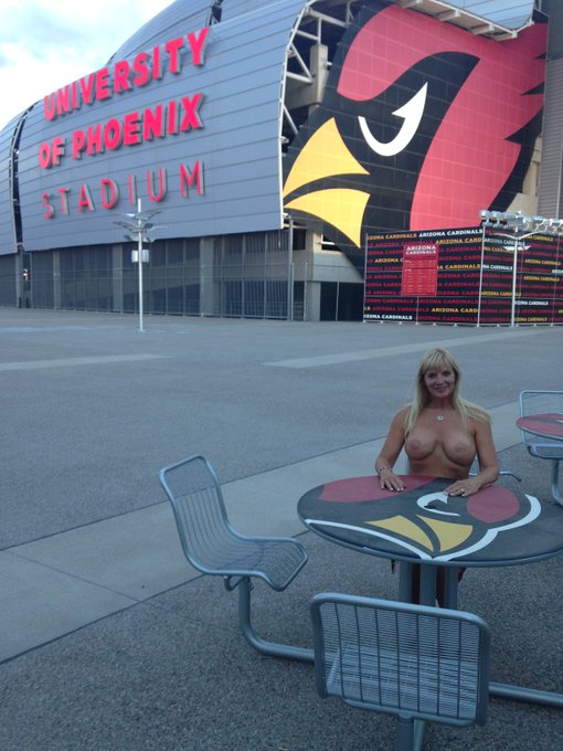 1 pic. #Happy #TittyTuesday with a little more as #NIP Pic #Adventures continue. Getting #Naked at #NFL