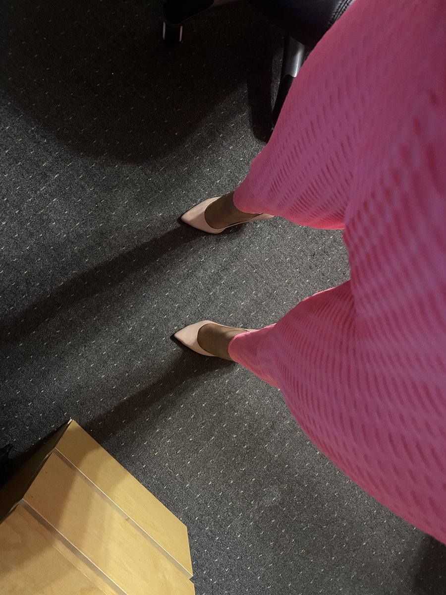 Sarah85Jane's tweet photo. Pink leggings had them for a while just never got round to taking a photo also with heels https://t.co/e92kdXD6Gd
