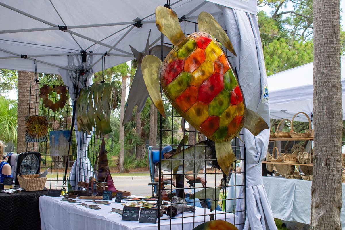 FrippIslandRsrt's tweet photo. Find that last minute gift for dad at our art show this Friday at the beach club from 9am to 4pm.
#frippinit #frippislandresort #turtleweek #artshow https://t.co/NxHast8dFK
