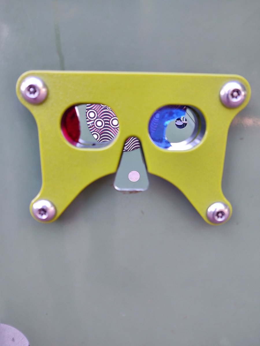 The 3-D glasses in the #SunsetPark playground have been broken for weeks. Hey <a href="/NYCParks/">NYC Parks</a>, how about fixing them?