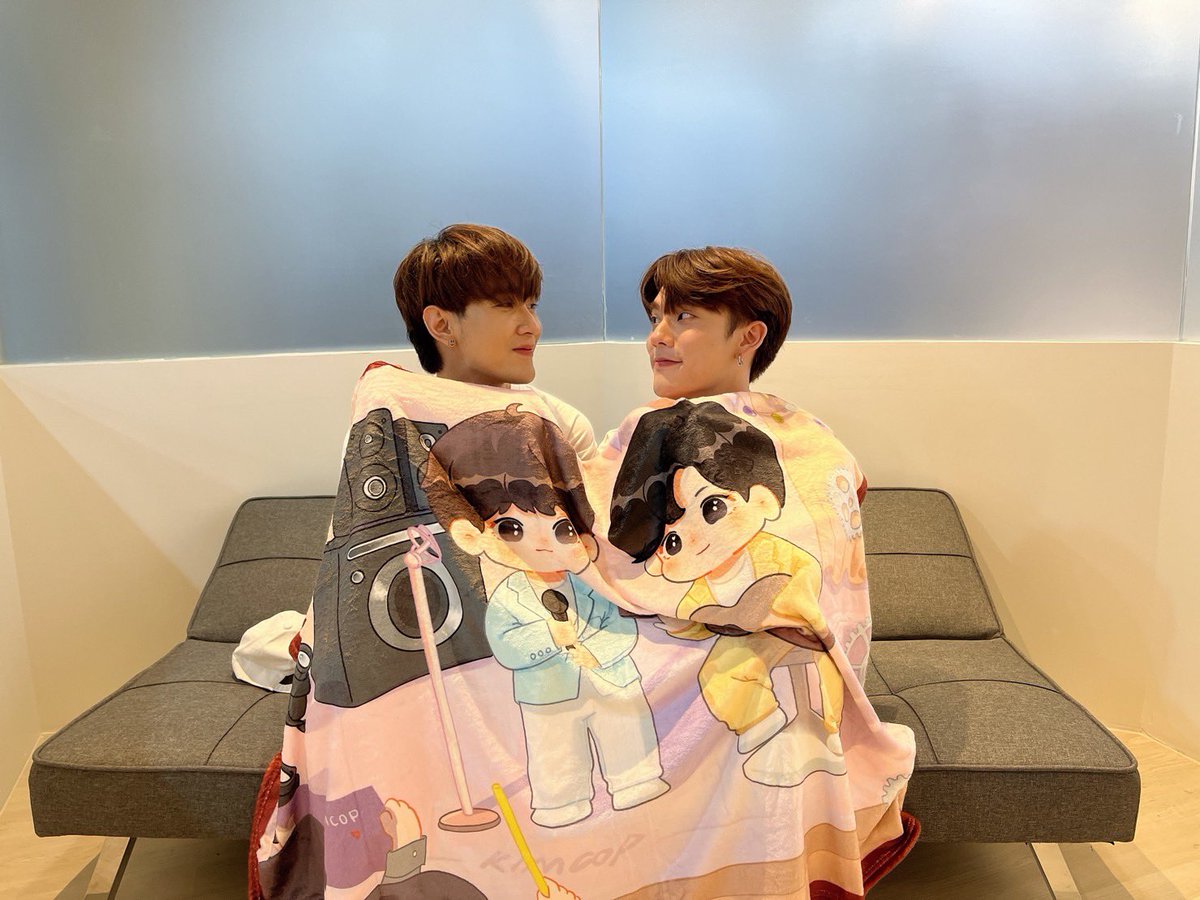 KiimMon's tweet photo. Model #kimmon &amp; #copter
In the middle of summer, we teamed up with @zetAS_H to create a summer limited peripheral.
To be by your side in another way.

模特#kimmon &amp; #copter 上线~
在盛夏来临的时候，我们联合@zetas_h 制作了夏日限定周边
用另一种方式陪伴在你身边 https://t.co/AsUDpho26x