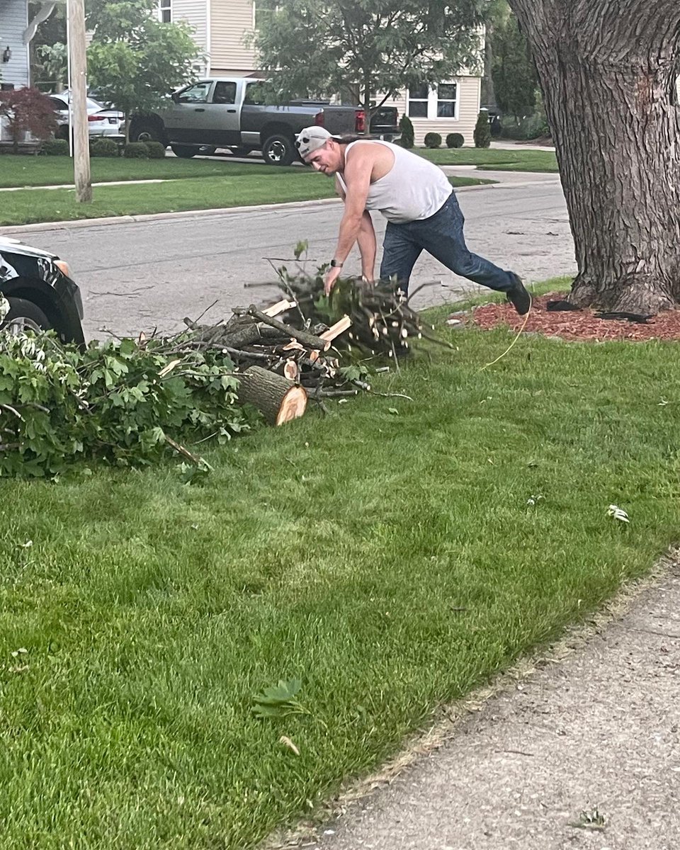 FriendsofMasons's tweet image. After yesterdays storm, a community member reached out for help removing debris from a tree that was knocked over by the powerful storm that swooped by. Two members volunteered their time to remove it and get her yard cleaned up. We are always glad to lend a helping hand! #FOM