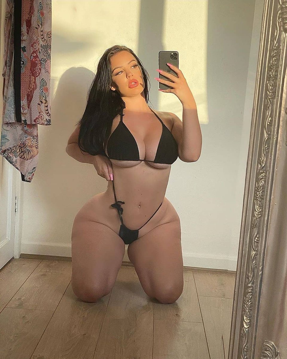 PattySzymanski1's tweet photo. RT if you like ❤️ Model: elizabethxgx https://t.co/HSSxIP5L1v