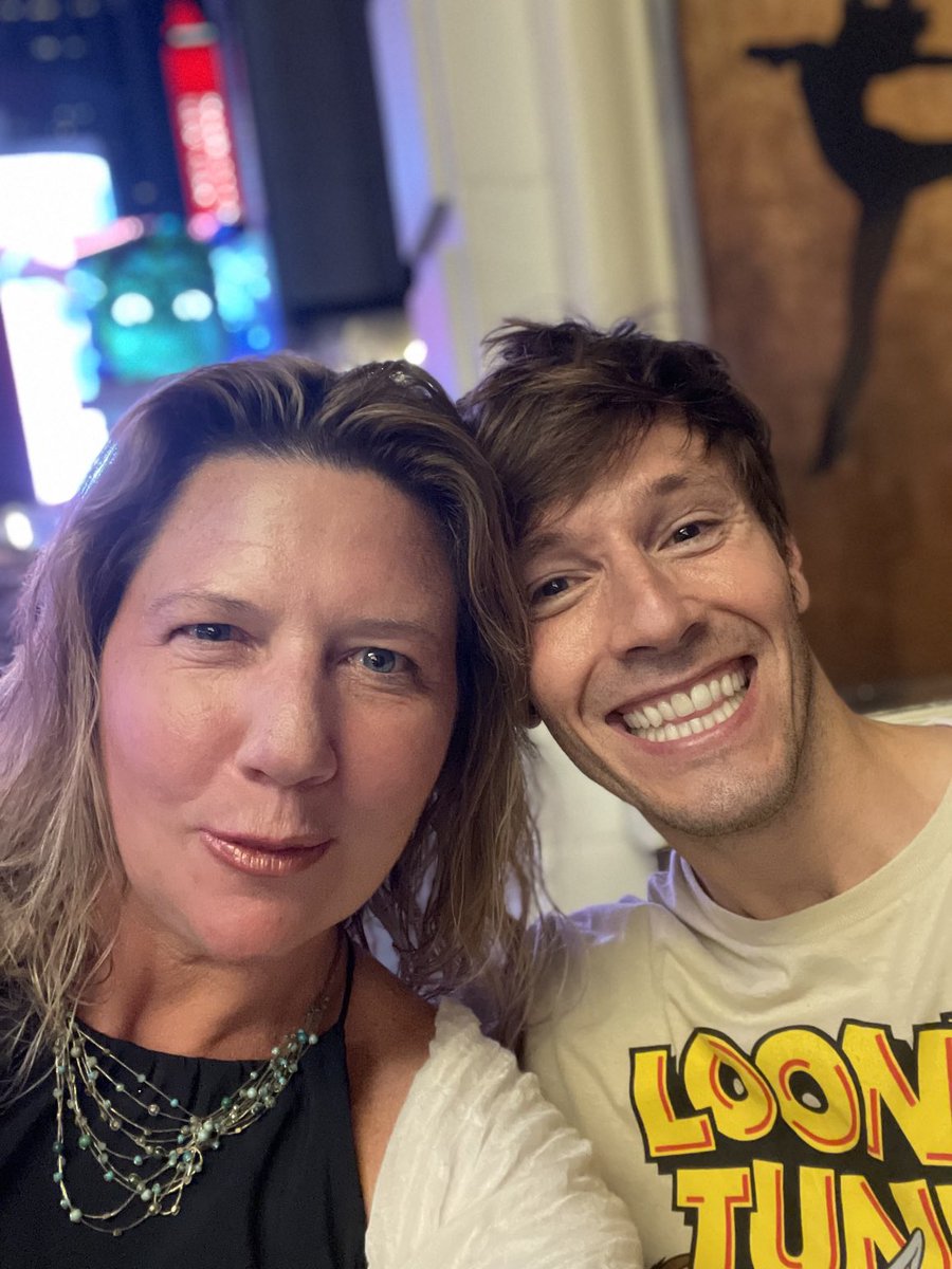 MegBerryMusic's tweet photo. At laaaasst✨ So great to meet the Amazing @thaynejasperson tonight. 💫So grateful to Thayne for jumping in to teach the kids in my program #ZooCore during the COVID shutdown. Even more grateful to meet tonight. Expect great things & stay tuned ☮️🤍🦄🐷🦋🐶😻🙊 https://t.co/ph6bDt2pbr