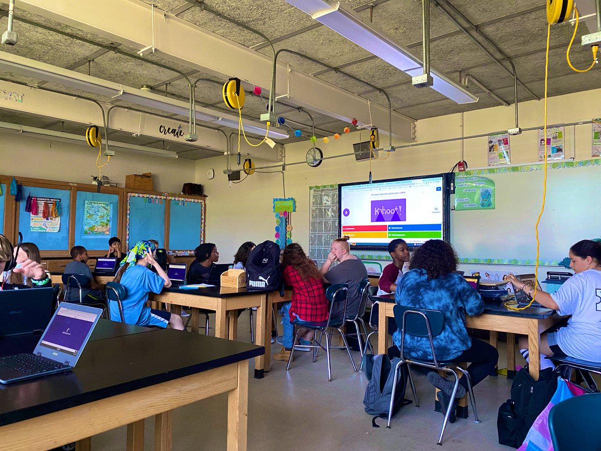 4 more days of school &amp; keeping these teenage minds stimulated with what better than an ~End of Year~ Kahoot competition!

Students answered questions from all 4 Units of our curriculum &amp; WOW did they make me proud!👏🏼 🐝 

 #iteachmiddleschool #Biology <a href="/helenfortschool/">HFMS</a> <a href="/Kahoot/">Kahoot!</a>