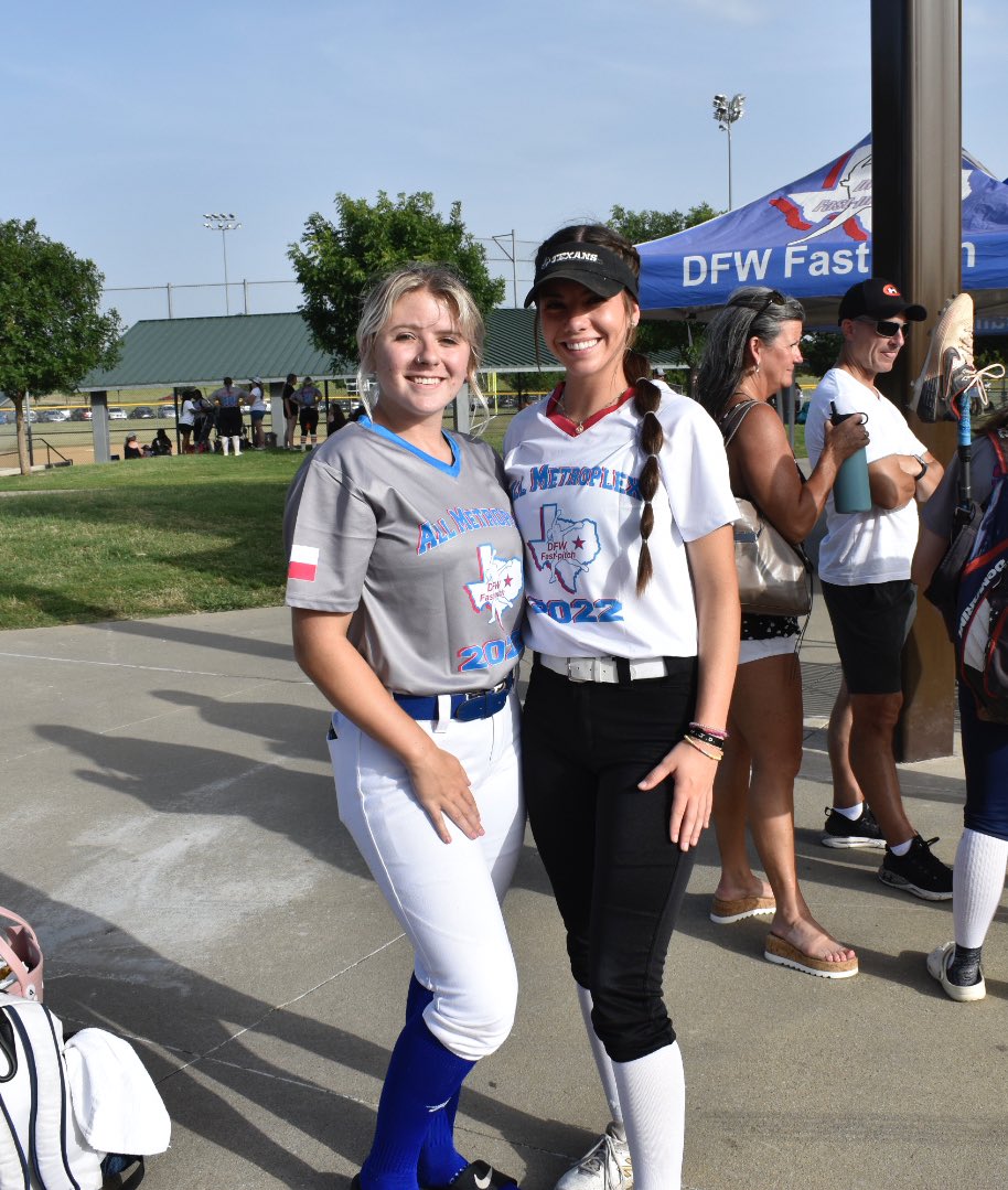 Ladyroosoftball tweet media