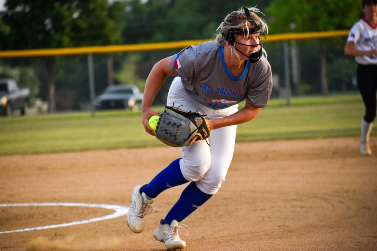 Ladyroosoftball tweet media