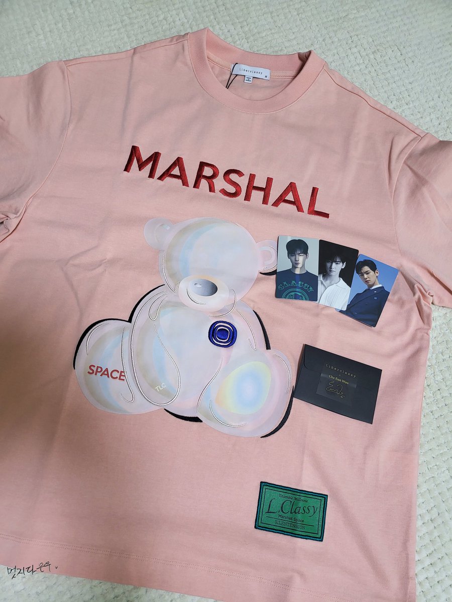 아잇ㅋㅋㅋ핑크색티셔츠 진짜 너무 귀욥ㅋㅋㅋㅋ
재질도 좋고 포카도 좋고 역시 리버클래시네요👍👍🥰
딱 은우한테 찰떡인 곰돌이와 핑크조합 무슨말이 필요하겠습니까아😇💜
모두들 리버클래시 하세요😍
#차은우 #CHAEUNWOO #리버클래시 #Liberclassy