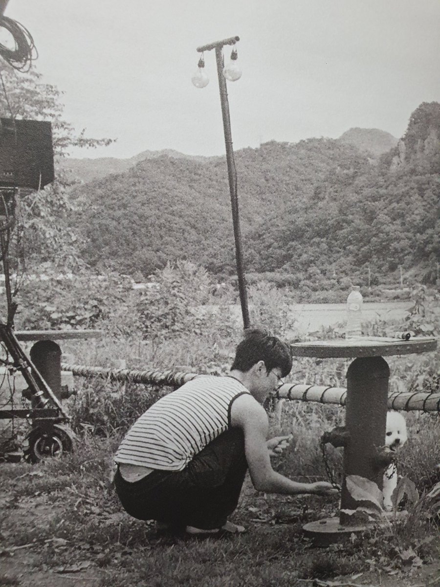 큐쥬 이거 그날이네... 자는 애한테 자기 옷 벗어주고 민소매로 찍힌 사진 담장에 잇는 거 너무...