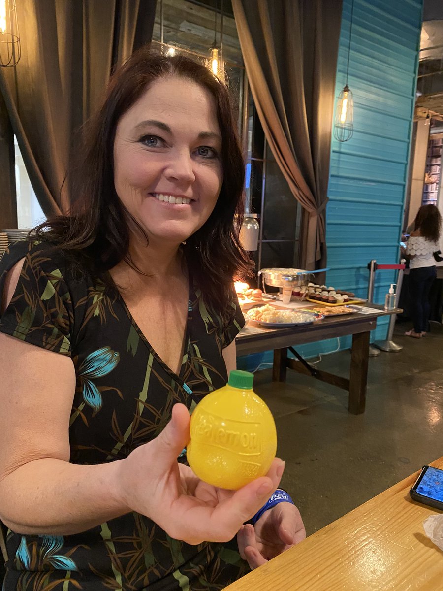 Presto! Like a magician, Leah pulled lemon juice out of her pocket for her drink! #APIC2022