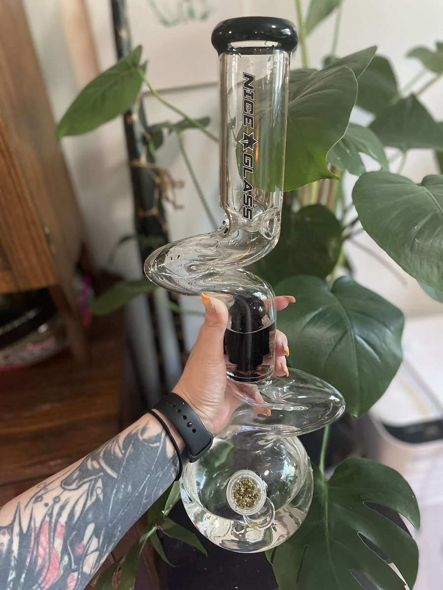 Mommy_vader's tweet photo. She’s all clean now 😍 #smokinggirls #420community #420day #420friendly #plants #planttwitter #niceglass #bonggirl #bongalong @niceglass420 #fun #friends #FlagDay #tuesdayvibe #FathersDay https://t.co/8WtXsJgooq