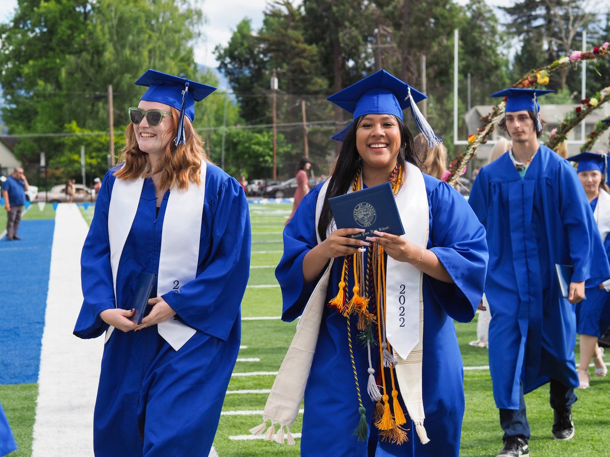 Congratulations to the Class of 2022 – you did it! 🎓

Check out some shots from graduations at Gladiola High School, GPFLEX, and Grants Pass High School. 

We can’t wait to see what these GP grads do next! #WeAreGP #ClassOf2022

More: facebook.com/GrantsPassScho…