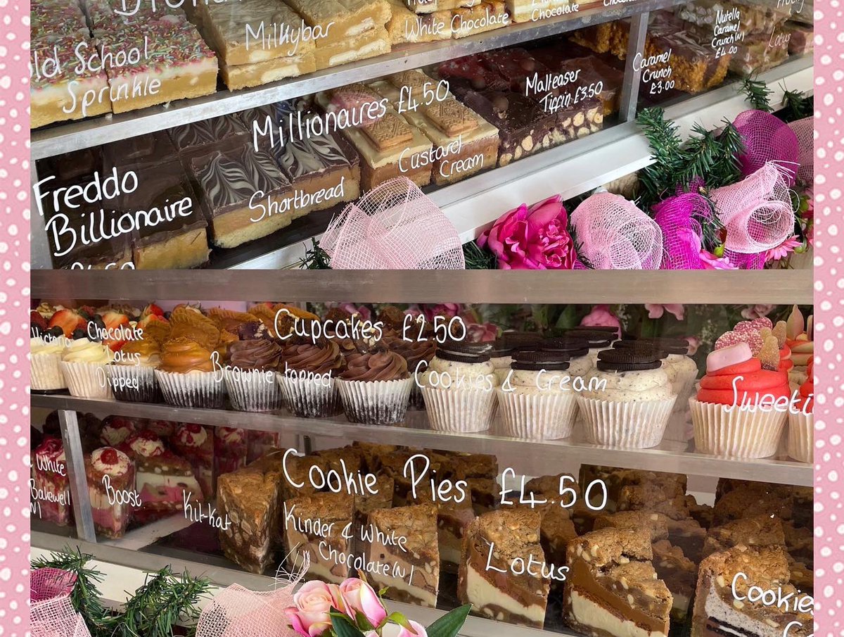 EmmaGotterson's tweet photo. Loved going to @BakeaholicsUK last Friday with friends😊😋 Always wanted to go here. It’s lush 😊✨🧁🧋🍪✨💕 
#amazingcakes #lush #bakeaholics #cakes https://t.co/vPaQoUe7q6