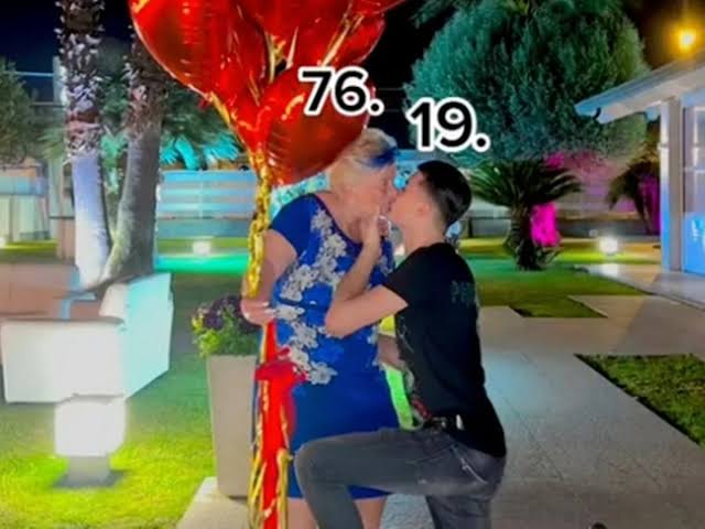 Troyezgg's tweet photo. 😂😂😂🤫 https://t.co/mW4lGsE18d