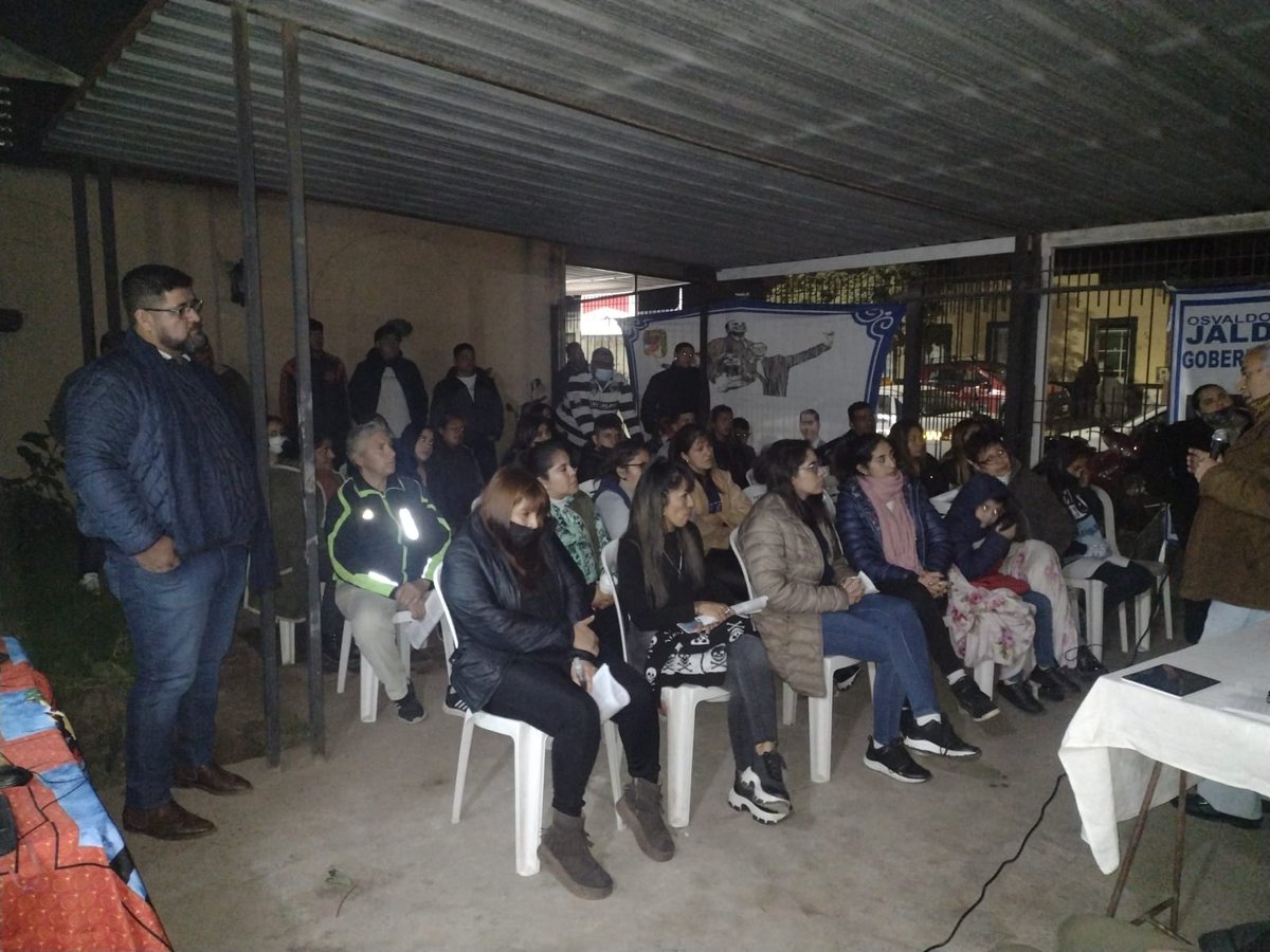 Agrup7Mayo's tweet photo. Conferencia sobre Prevención de las adicciones en Barrio Sur, dictada por Hugo Diaz, Técnico en el Área de Adicciones del Ministerio de Desarrollo Social.
@OsvaldoJaldo @CaroVargasTuc
@vargas_aignasse
✌️💙
#A7M
#NuncaMenos https://t.co/6Gz507o08K