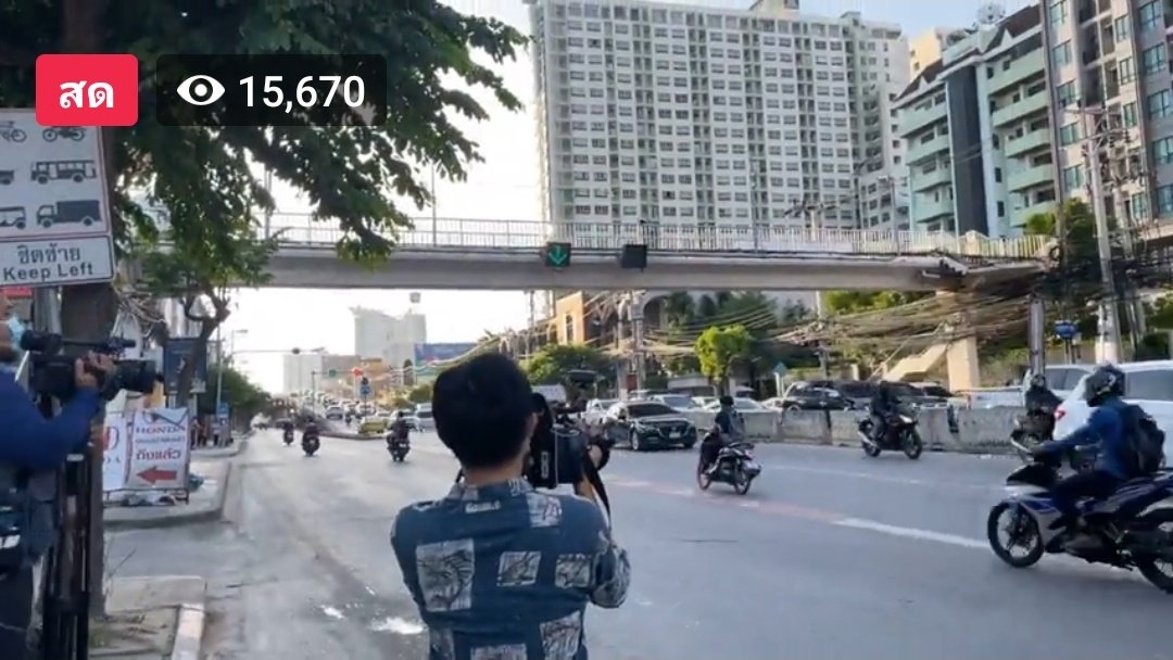 DSei_Saturn's tweet photo. ตอนเด็กตื่นมาดูข่าวเรื่องเล่าเช้านี้ก่อนไปโรงเรียน
ตอนโตตื่นมาดู #ชัชชาติ ทำงานก่อนไปมหาลัย 😂👏 https://t.co/4MtyCLxWbS