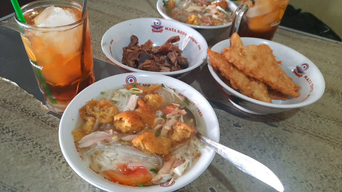 AnggitaPerucha's tweet photo. Soto ayam pak Walgito 😋 https://t.co/EAsgmfvGoS