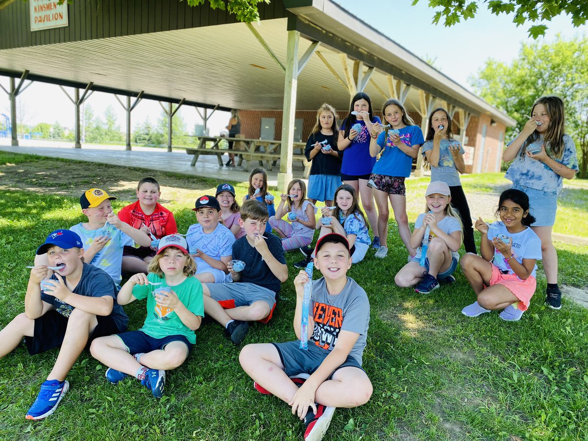 MahaffyStars's tweet image. You scream! I scream! Thank you B’s grandparents for surprising us with a delicious treat today! #funkymonkey #junefun @LittleFallsPS