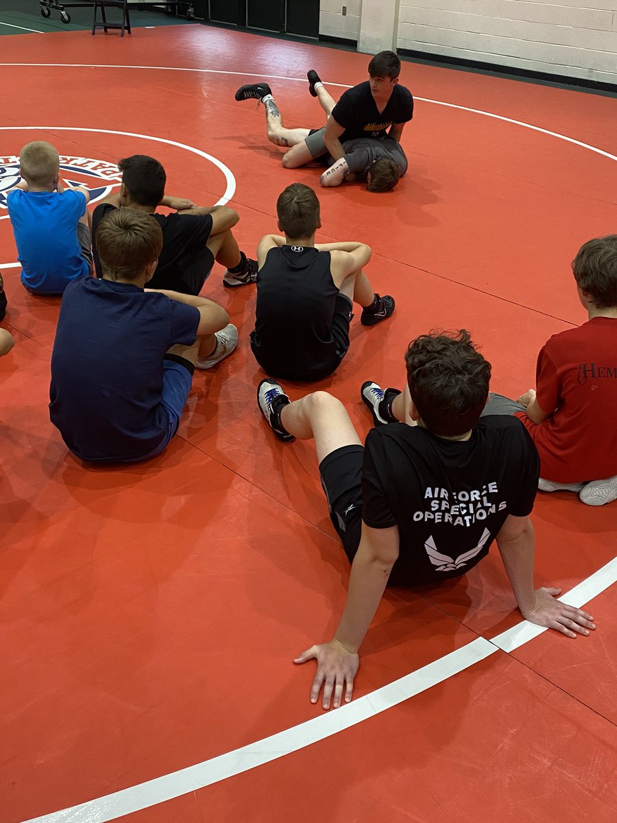 DannyIrwinWC's tweet photo. Last technique session of camp is in the books! Campers got to choose who they wanted to learn from: All-American Francesco Borsellino doing a big man session, 3x State Champ Brayden Johnson teaching legs &amp; 2x National Champ Cole Laya working from the top position! #ClimbTheHill https://t.co/I5tMnmjhAd