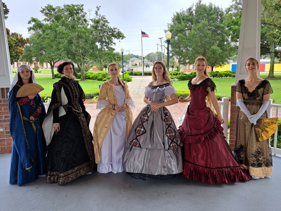 A_ShredsMaxwell's tweet photo. Group shot from my Historical Fashion show on June 4th! https://t.co/wMclE3JeIL