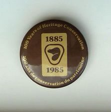 lauweatherston's tweet image. appreciation tweet for the 1973 @ParksCanada beaver logo by roderick huggins.