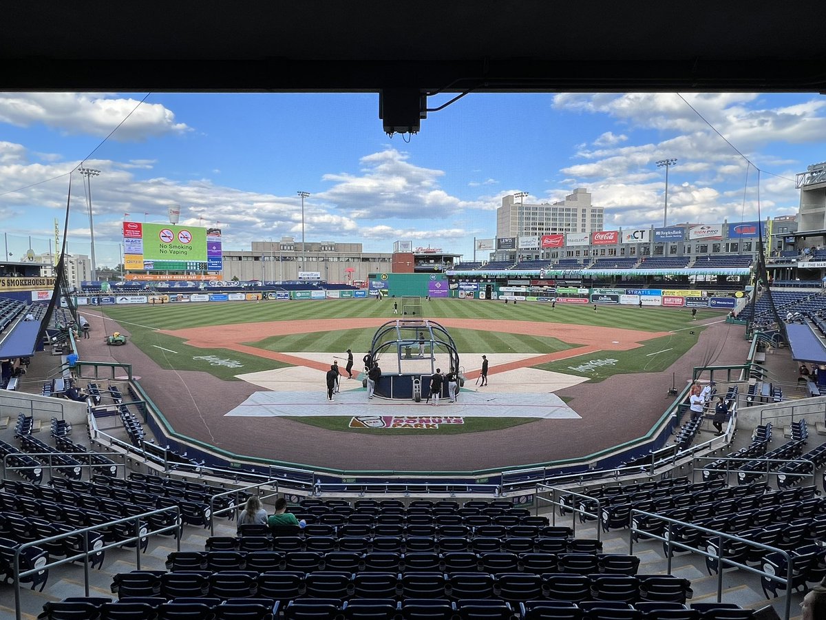 ericschunk's tweet photo. Sandra and I made the trip to Hartford to see 2️⃣2️⃣ and the @Yardgoats_ play a little ball. Um, Dunkin’ Donuts Park is AWESOME!!! #letsgogoats https://t.co/AdWu4ccqNH