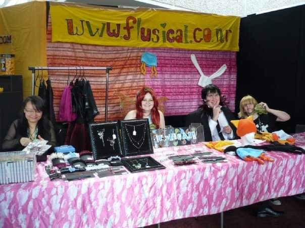 Frantasy_Island's tweet photo. After a big weekend selling at @Armageddonexpo, these photos popped up in my FB memories today, including these gems from Auckland in 2008  - My very first ever stall 😍 Lord knows why @BillGeradts let a bunch of teens have a stall, but it truly cemented my love of the show ❤️ https://t.co/w9bRLYDoIL