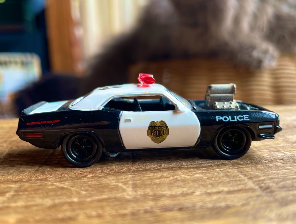 RAMRAISINBEAR's tweet photo. あんまり好きじゃなかったけど今見るとかわいいなFATBAX
とりあえずパトカー。
#hotwheels #ホットウィール #johnnylightning #cuda #70cuda #パトカー https://t.co/HbsIVtcqxW