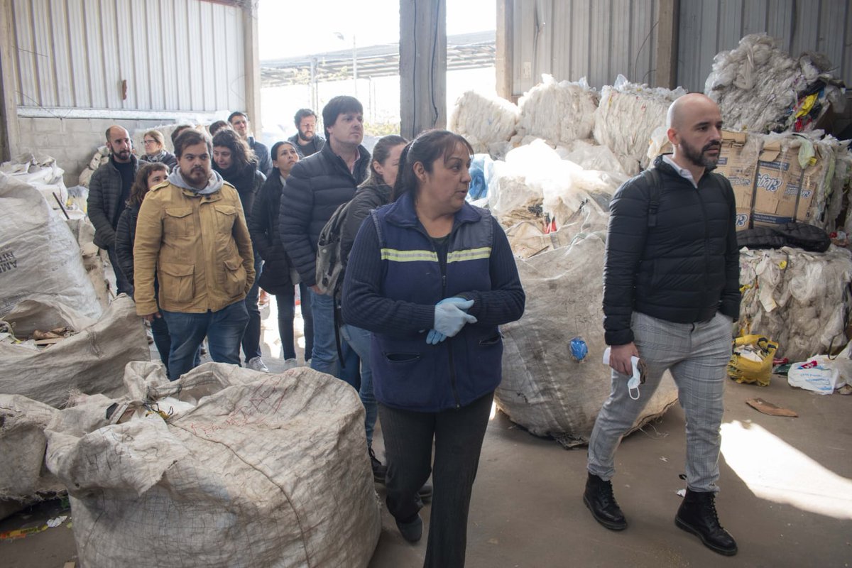 FerMontiMTE's tweet photo. Recorrimos las obras de Mejoramientos Habitacionales en el Barrio "Diego Armando Maradona". 
También fuimos al ecopunto de la Cooperativa "Jóvenes en Progreso" donde se recibe y recicla material del partido de Lomas de Zamora. 
#renabap #sisu #mdsn #bid https://t.co/iFjFtH7tqy