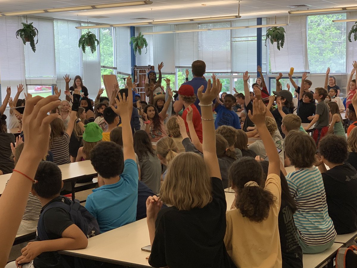 j_eisenberg87's tweet photo. Celebrating our 6th graders @CatonsvilleMS on a successful first year of middle school!! Special shout-out to @Mr_TaylorDungey for being an amazing emcee 👍🏻😁 #achievecreatetransform #celebratingsuccess #relationshipsmatter https://t.co/JPhgbKjjts