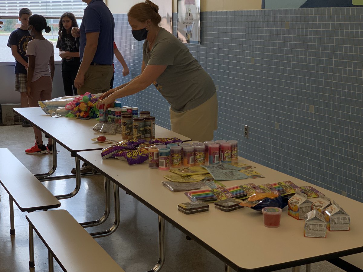 j_eisenberg87's tweet photo. Celebrating our 6th graders @CatonsvilleMS on a successful first year of middle school!! Special shout-out to @Mr_TaylorDungey for being an amazing emcee 👍🏻😁 #achievecreatetransform #celebratingsuccess #relationshipsmatter https://t.co/JPhgbKjjts