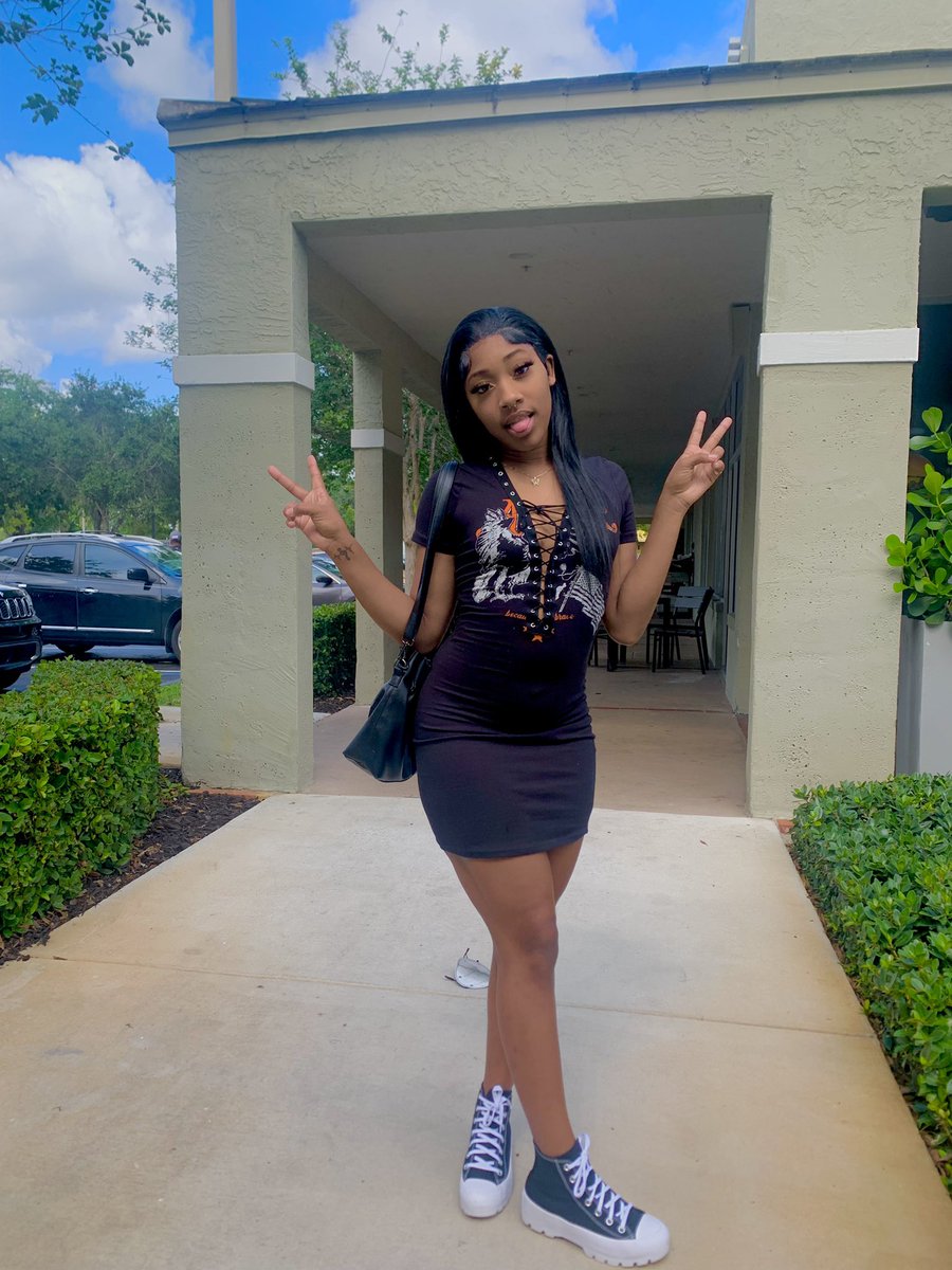 abraazy1's tweet photo. Pretty thang 🥰 https://t.co/fUFbTLG71t