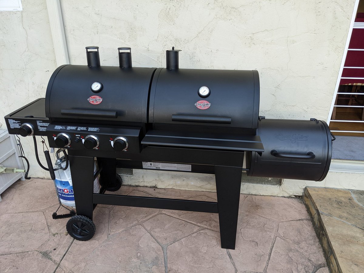 brettcave's tweet photo. Super happy with our new @chargriller double play (+ fire box). Always used charcoal, this was my first gas cookup. Chicken cooked to perfection. Also, great customer service for a query I had with them. Up next: something smoked. https://t.co/nzY2k1iZji